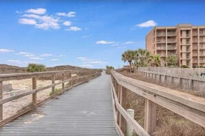 Property grounds - Beach Boardwalk ☀️ Boat Parking, Ocean View, Elevator & 2 Balconies | Pet Friendly (Port Aransas)