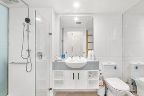 Shower, hair dryer, towels