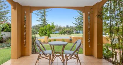 Salty Kisses on Marine Parade