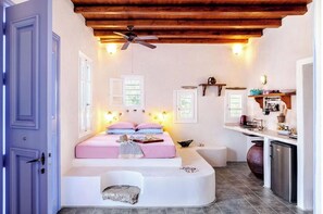 مكواة/لوح كي وسرير سفر وواي فاي مجانًا وملاءات أسرّة