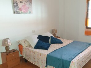 5 bedrooms, iron/ironing board, bed sheets