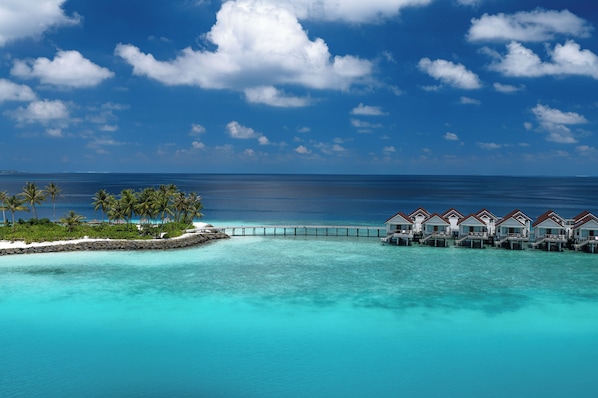 Minibar y caja de seguridad en la habitación