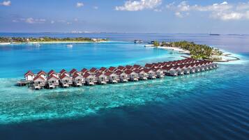 SunNest Water Pool Villa (minimum 2 adults) | Minibar y caja de seguridad en la habitación