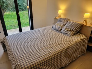 4 makuuhuonetta, silitysrauta/-lauta, ilmainen Wi-Fi, vuodevaatteet