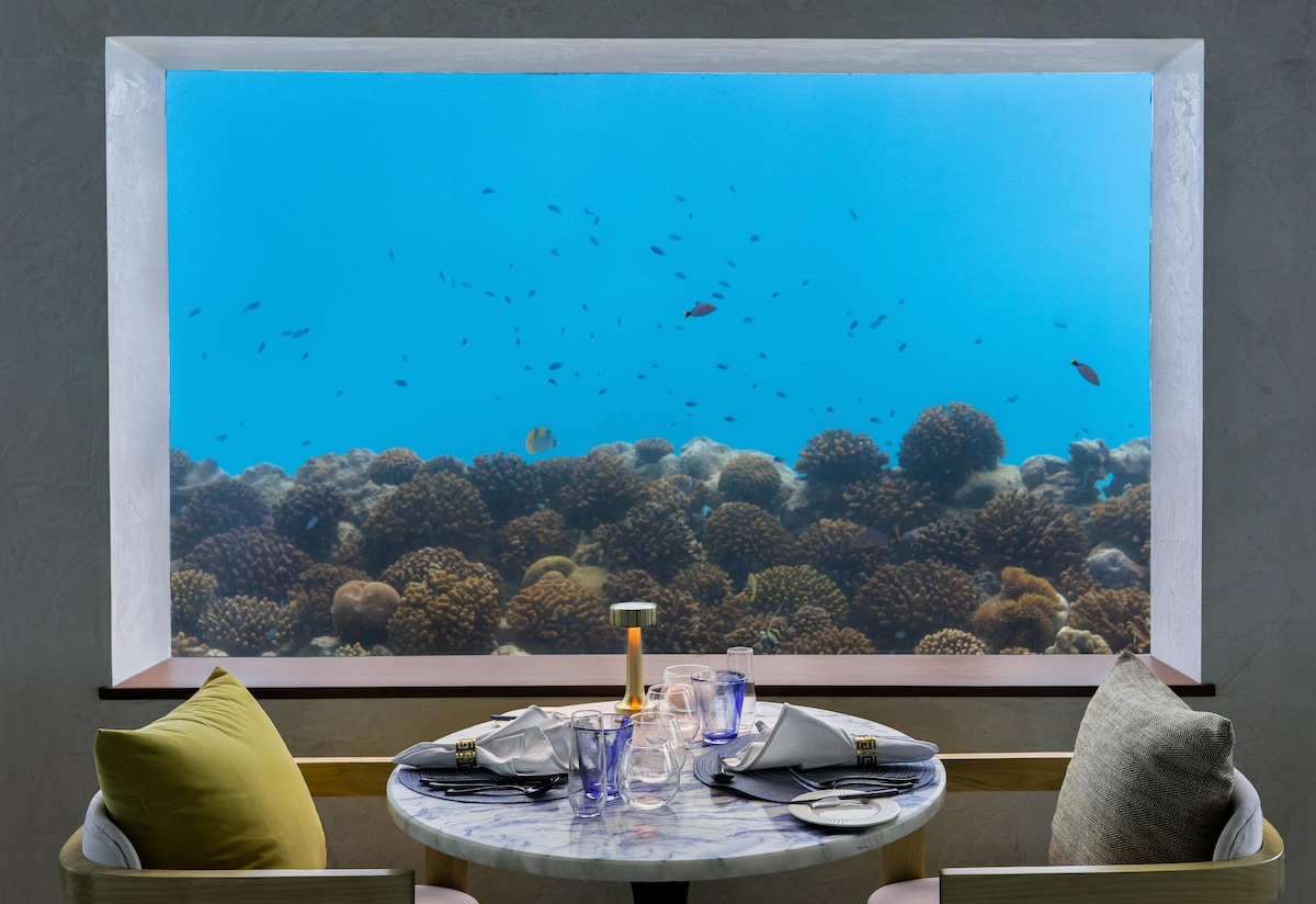 2 restaurants, breakfast served