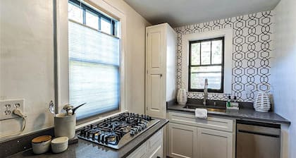 Charming, modern, 2nd floor home-away-from-home