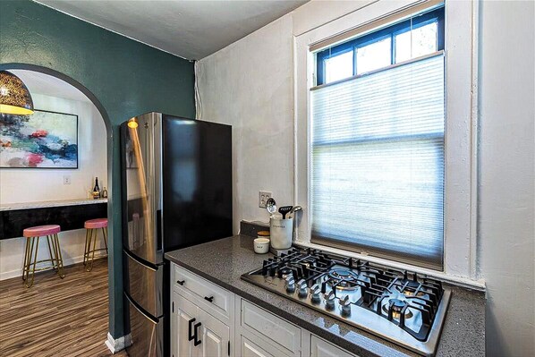 Microwave, stovetop, dishwasher, coffee/tea maker