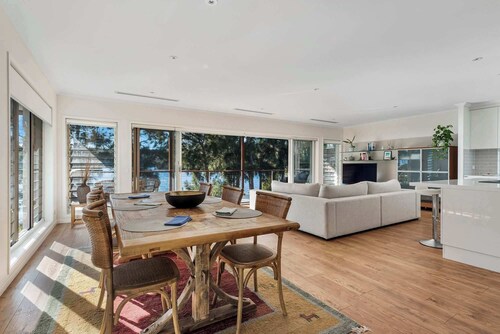 Lakeside Summary:
Thr