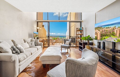 Maui Townhome across the Street from Pohaku Beach w/ Incredible Ocean Views