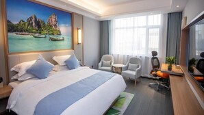 A hotel room with a large bed, two armchairs, a desk, and a large window. - Greentree Eastern Hotel Binzhou Zhonghai International Convention and Exhibition Center (Binzhou)