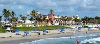 Steps to Beach & Downtown! Private Patio & Parking