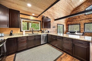 Fridge, microwave, oven, stovetop - Last Minute&Early Bird Discounts! Beautiful Cabin on 20 Acres in Hocking Hills (Rockbridge)