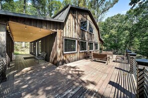 Outdoor dining - Last Minute&Early Bird Discounts! Beautiful Cabin on 20 Acres in Hocking Hills (Rockbridge)