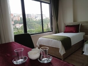 Hochwertige Bettwaren, Minibar, laptopgeeigneter Arbeitsplatz