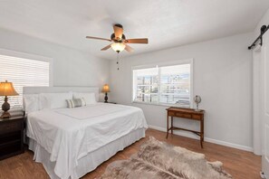 4 soverom, reiseseng for barn, wi-fi (inkludert) og sengetøy