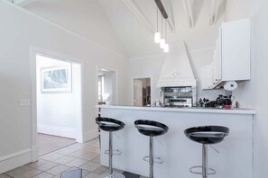 Fridge, microwave, oven, stovetop - Mins to Riverwalk & Downtown - Mighty Mildred (Columbus)