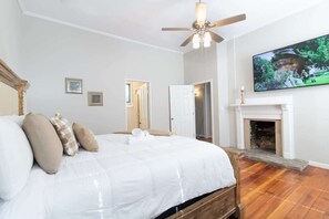 4 bedrooms, iron/ironing board, WiFi, bed sheets