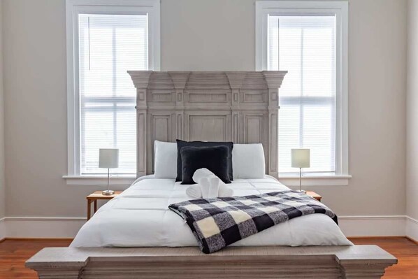 4 bedrooms, iron/ironing board, WiFi, bed sheets