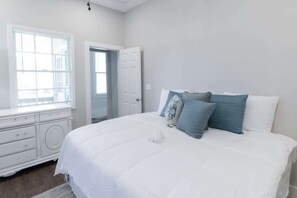 4 bedrooms, iron/ironing board, WiFi, bed sheets