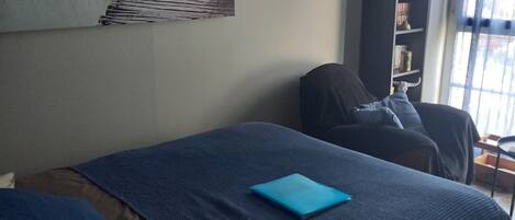 1 habitación, internet y ropa de cama