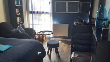 1 bedroom, internet, bed sheets