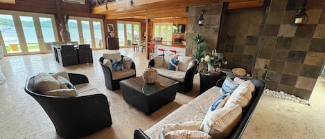 Fernseher, Stereoanlage
