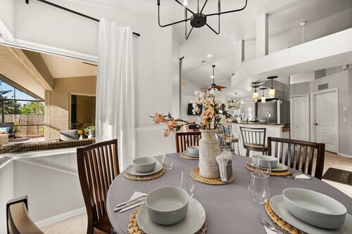 Beach Time Villa-heated pool & spa-4 bikes, game room-great amenities