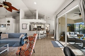 Smart TV, books - Beach Time Villa-heated pool & spa-4 bikes, game room-great amenities (Venice)