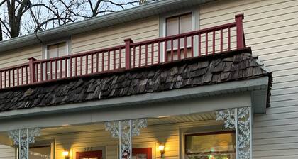 A Step Back in Time, Old Fashioned Hospitality.<br>Thayer/ Mammoth Spring in town.