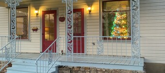 A Step Back in Time, Old Fashioned Hospitality.<br>Thayer/ Mammoth Spring in town.