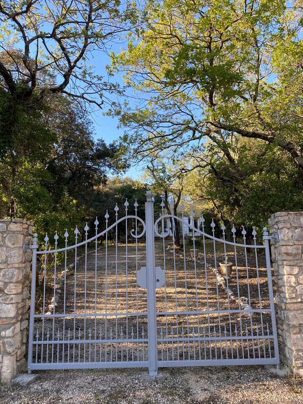 Property grounds - The little house (Aubussargues)