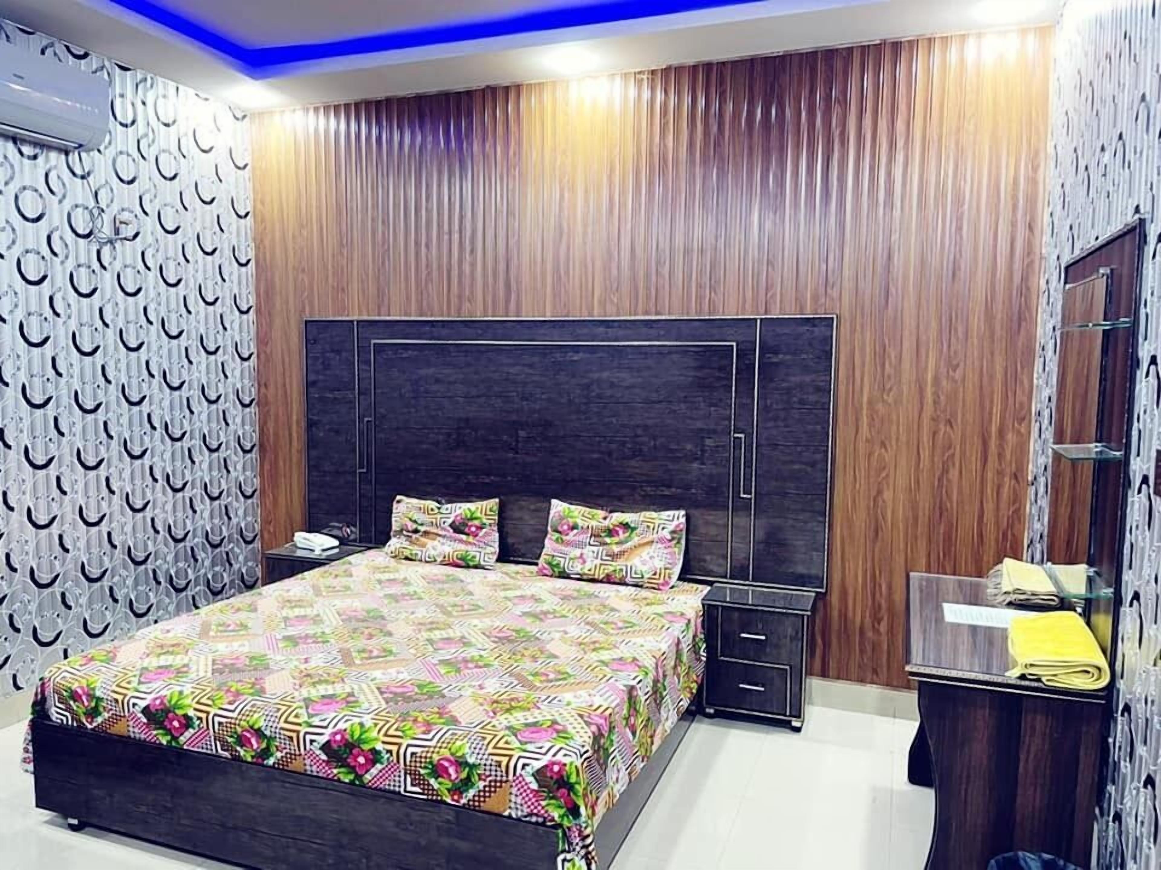 Deluxe Double Room | Free WiFi