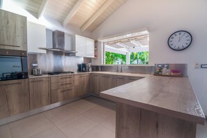 Fridge, microwave, oven, coffee/tea maker