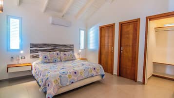 4 bedrooms, in-room safe, desk, iron/ironing board