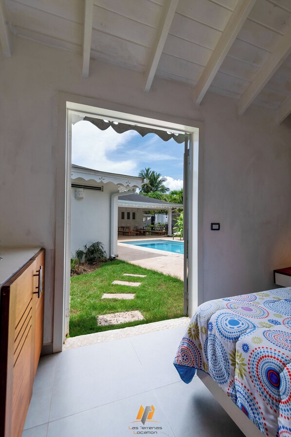 4 bedrooms, in-room safe, desk, iron/ironing board