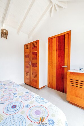 4 bedrooms, in-room safe, desk, iron/ironing board