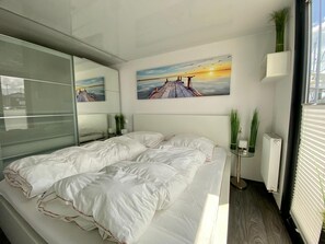 3 bedrooms, iron/ironing board, free WiFi, bed sheets - Vacation home houseboat Captains Boat directly on the Baltic Sea (Kappeln)