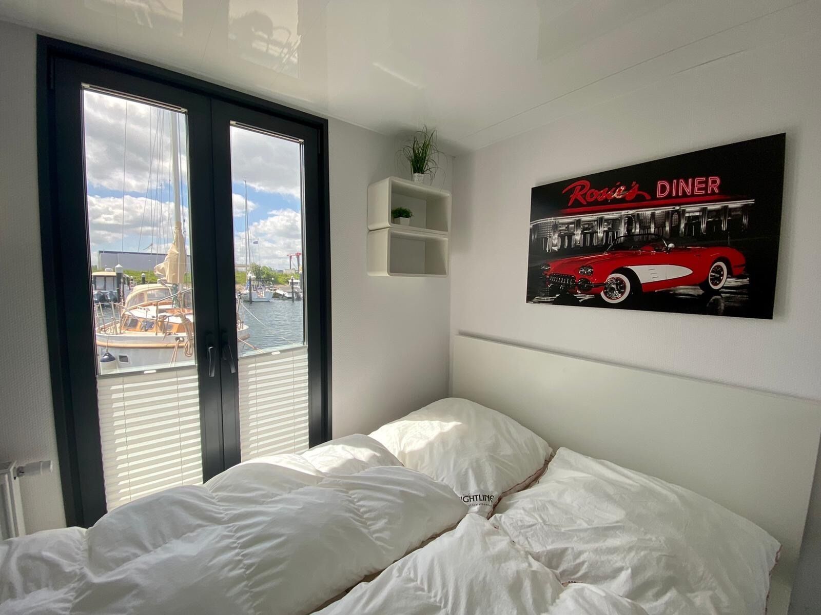 3 slaapkamers, een strijkplank/strijkijzer, gratis wifi, beddengoed