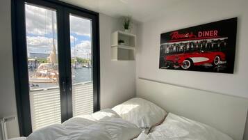 3 slaapkamers, een strijkplank/strijkijzer, gratis wifi, beddengoed