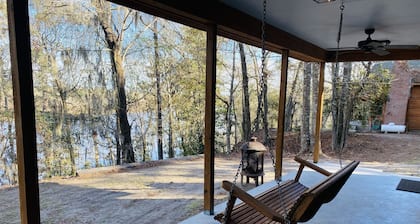 River Cross Lodge Cypress Red Oak Cabin Overlooking the Altamaha River