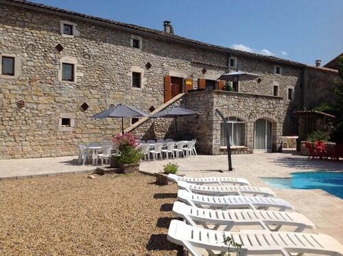 Les Cigales Grospierres, gite Eglantier near Vallon pont d'Arc shared pool
