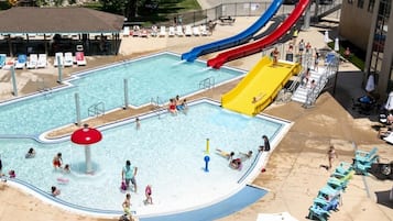 Innendørsbasseng og utendørsbasseng