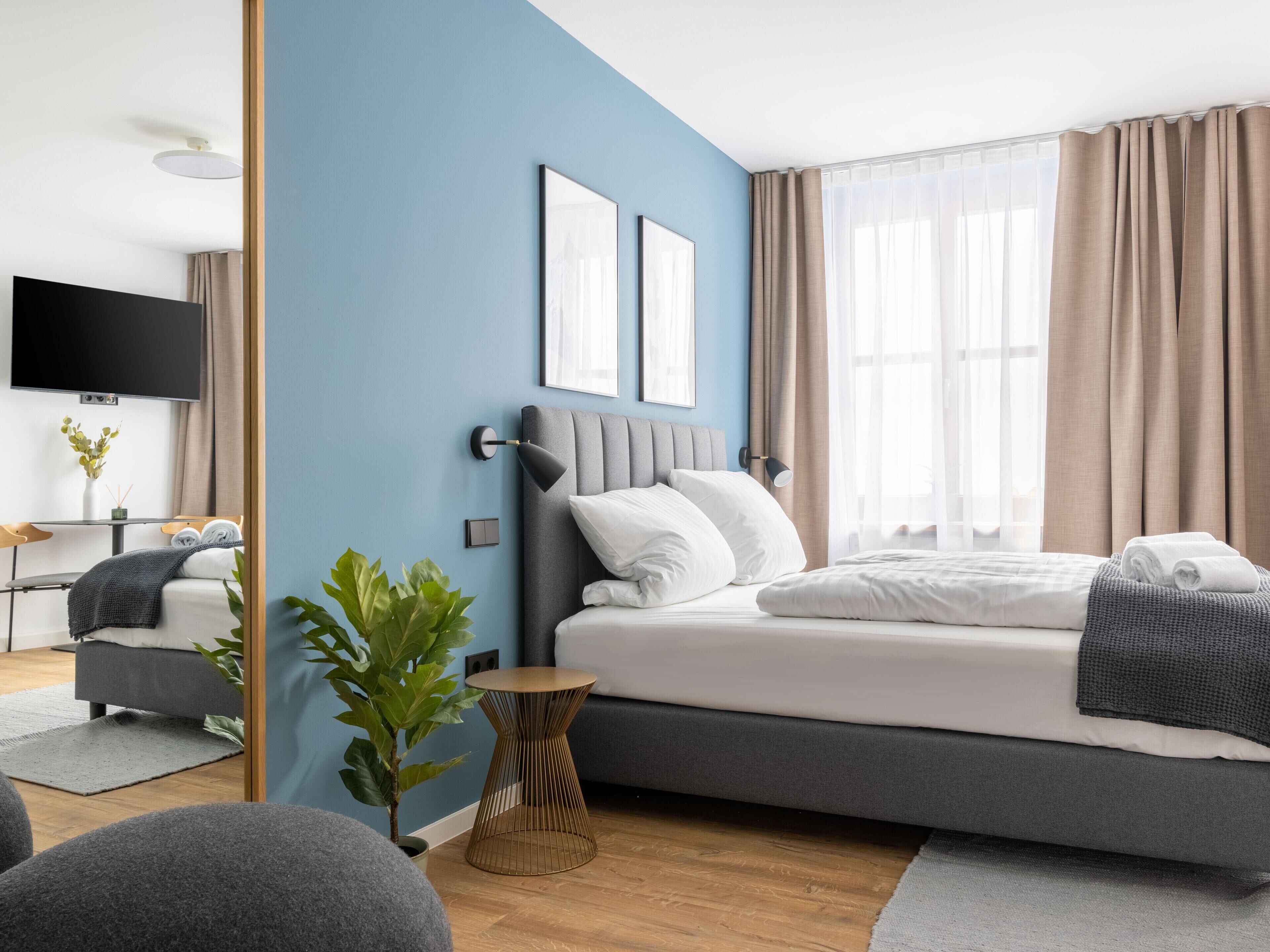 Suite S | Individuell dekoriert, kostenloses WLAN, Bettwäsche