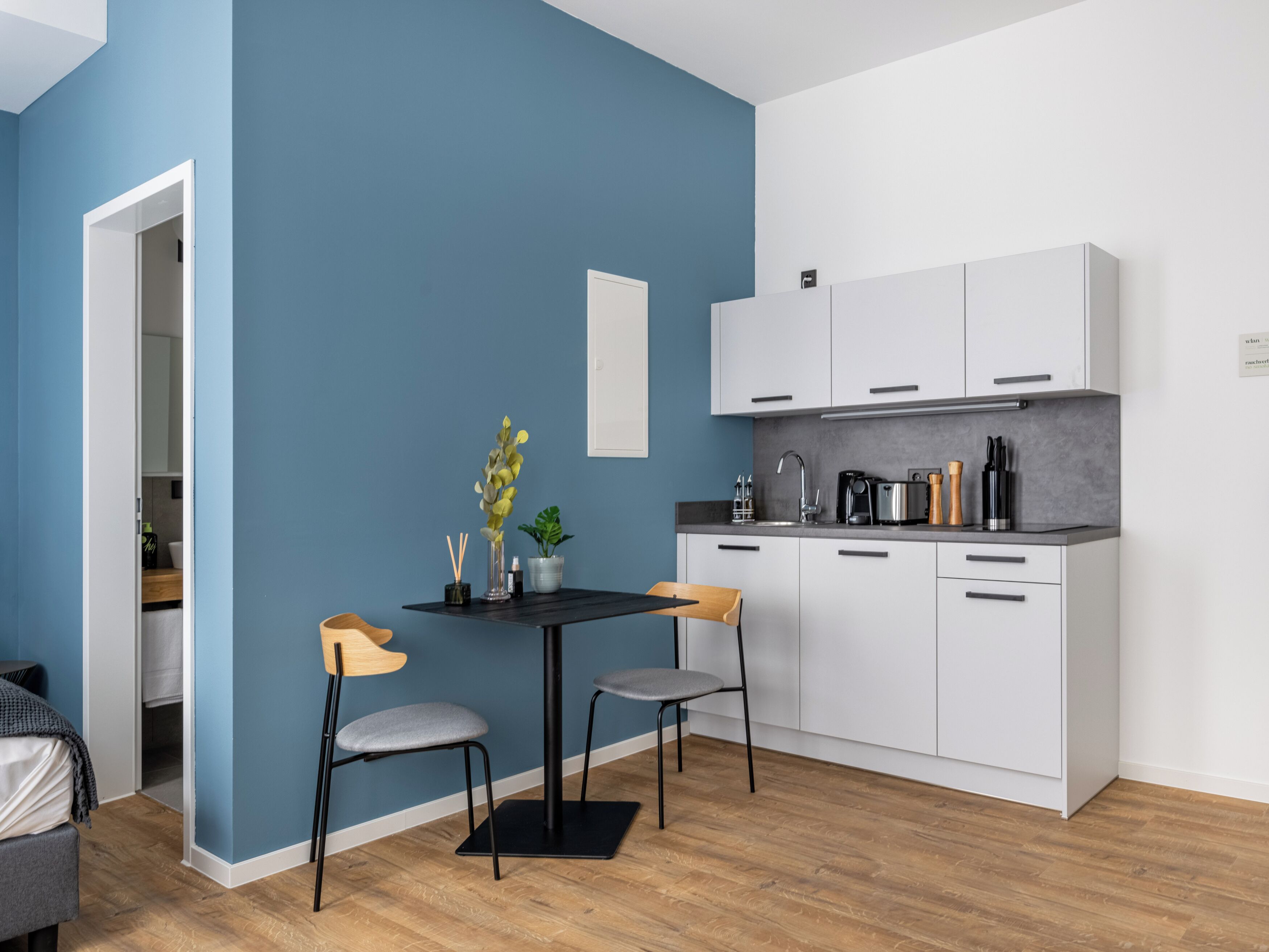 Suite M | Private kitchen | Electric kettle
