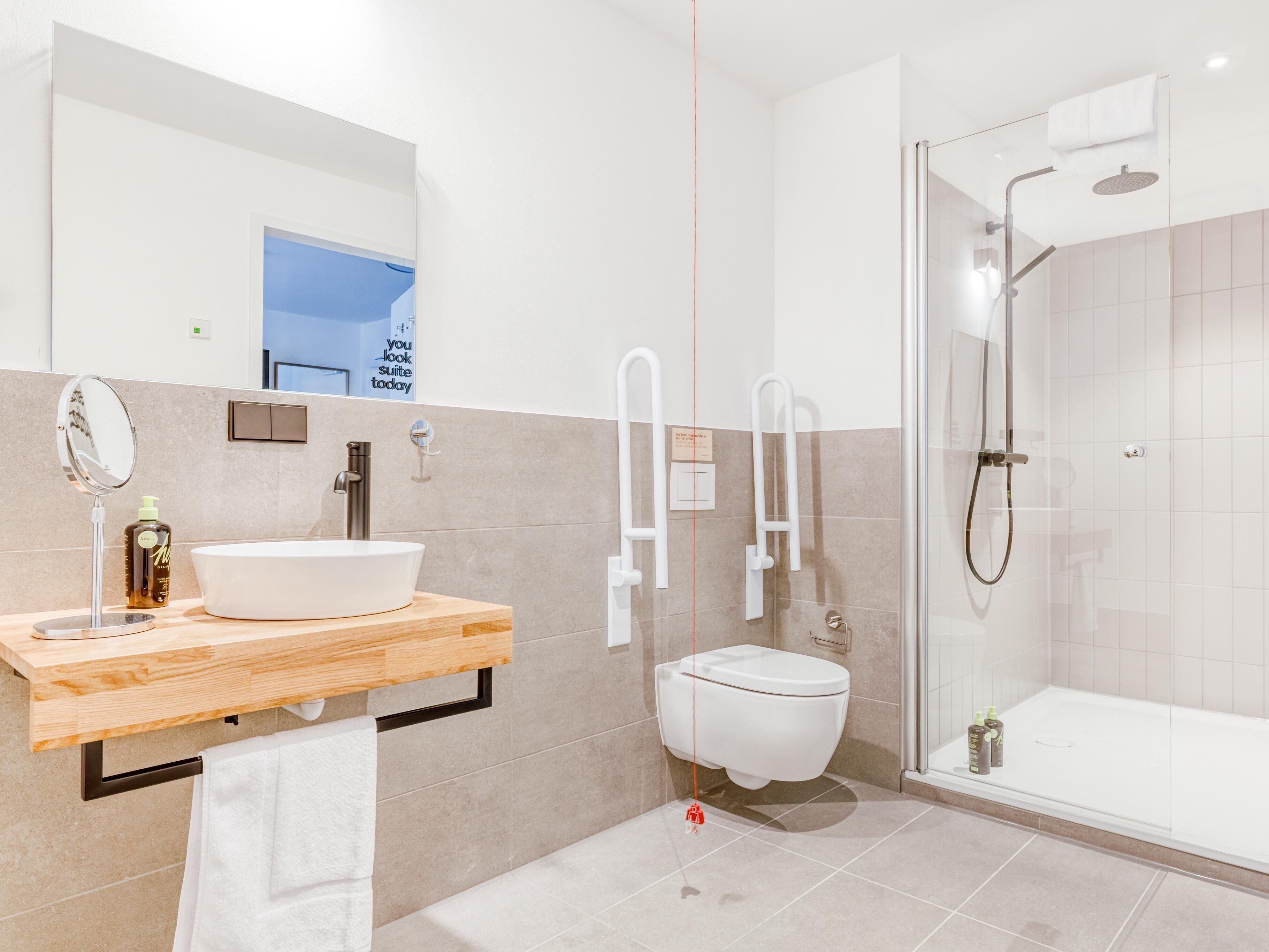 Suite M | Badezimmer | Dusche, Handtücher