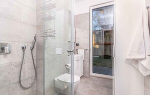 Douche, sèche-cheveux