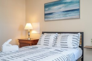 3 bedrooms, desk, iron/ironing board, travel crib