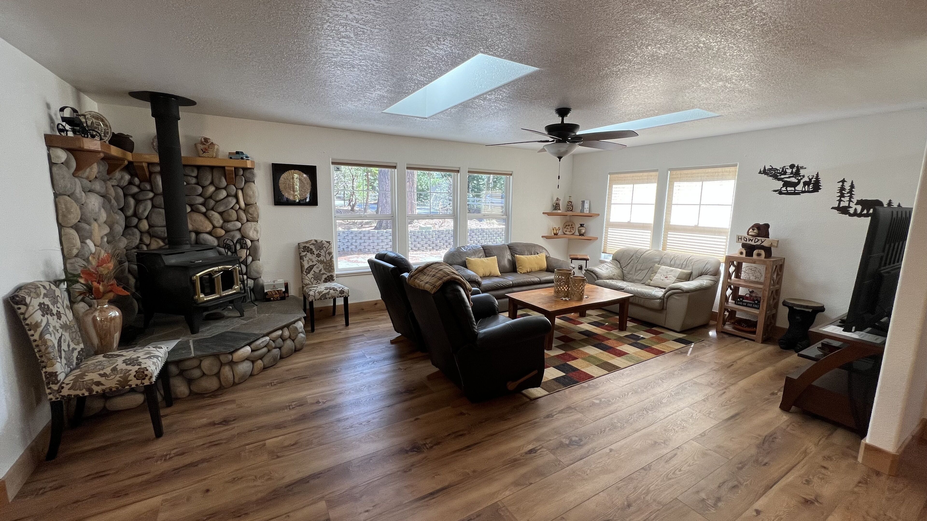 Smart TV, fireplace, video games, table tennis