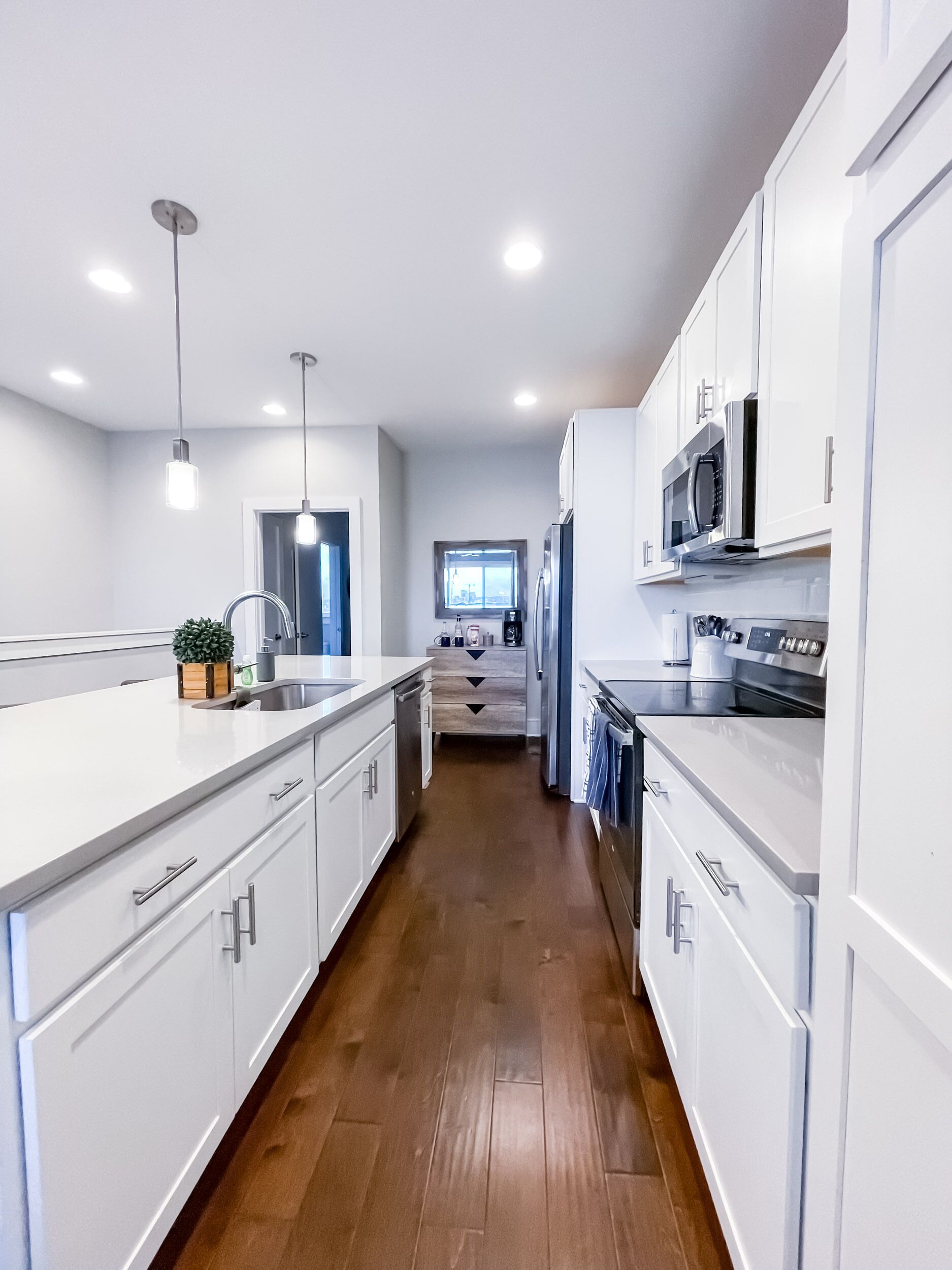 Kylskåp, mikrovågsugn, ugn och spishäll