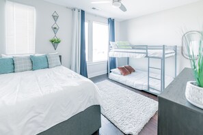 3 bedrooms, iron/ironing board, WiFi, bed sheets